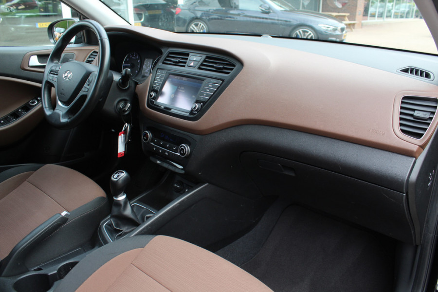 Hyundai i20 1.0 T-GDI Comfort / Trekhaak / Camera / Navigatie / Parkeerhulp achter / Cruise Control / Getint glas
