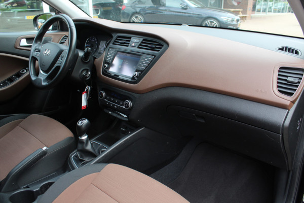 Hyundai i20 1.0 T-GDI Comfort / Trekhaak / Camera / Navigatie / Parkeerhulp achter / Cruise Control / Getint glas