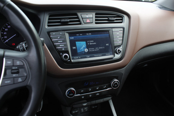 Hyundai i20 1.0 T-GDI Comfort / Trekhaak / Camera / Navigatie / Parkeerhulp achter / Cruise Control / Getint glas