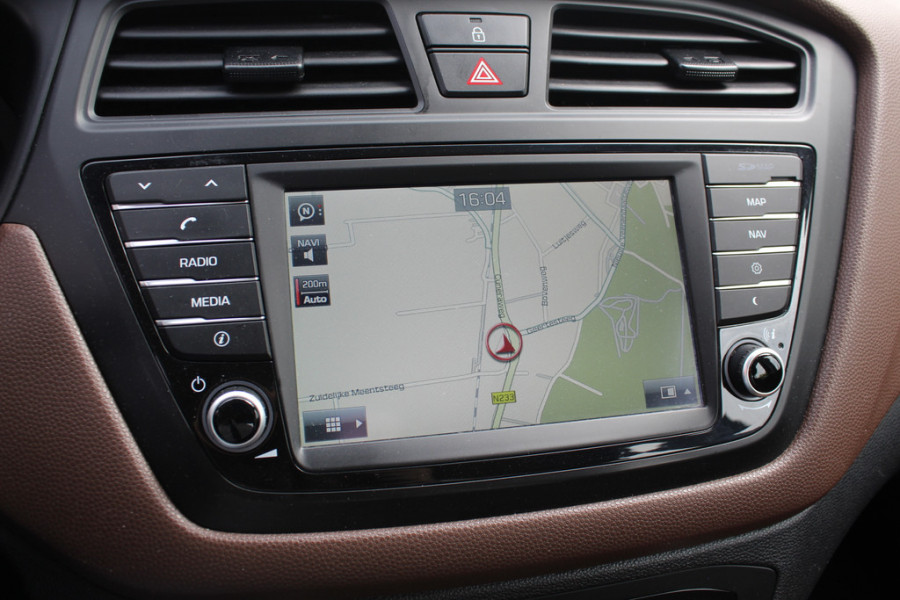 Hyundai i20 1.0 T-GDI Comfort / Trekhaak / Camera / Navigatie / Parkeerhulp achter / Cruise Control / Getint glas