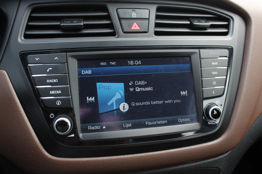 Hyundai i20 1.0 T-GDI Comfort / Trekhaak / Camera / Navigatie / Parkeerhulp achter / Cruise Control / Getint glas