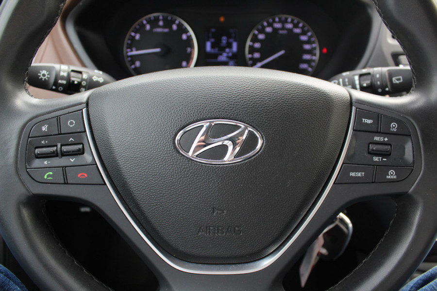 Hyundai i20 1.0 T-GDI Comfort / Trekhaak / Camera / Navigatie / Parkeerhulp achter / Cruise Control / Getint glas