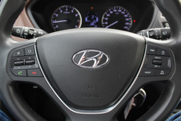 Hyundai i20 1.0 T-GDI Comfort / Trekhaak / Camera / Navigatie / Parkeerhulp achter / Cruise Control / Getint glas