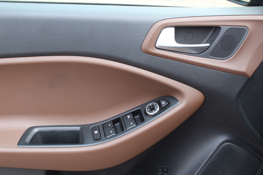Hyundai i20 1.0 T-GDI Comfort / Trekhaak / Camera / Navigatie / Parkeerhulp achter / Cruise Control / Getint glas