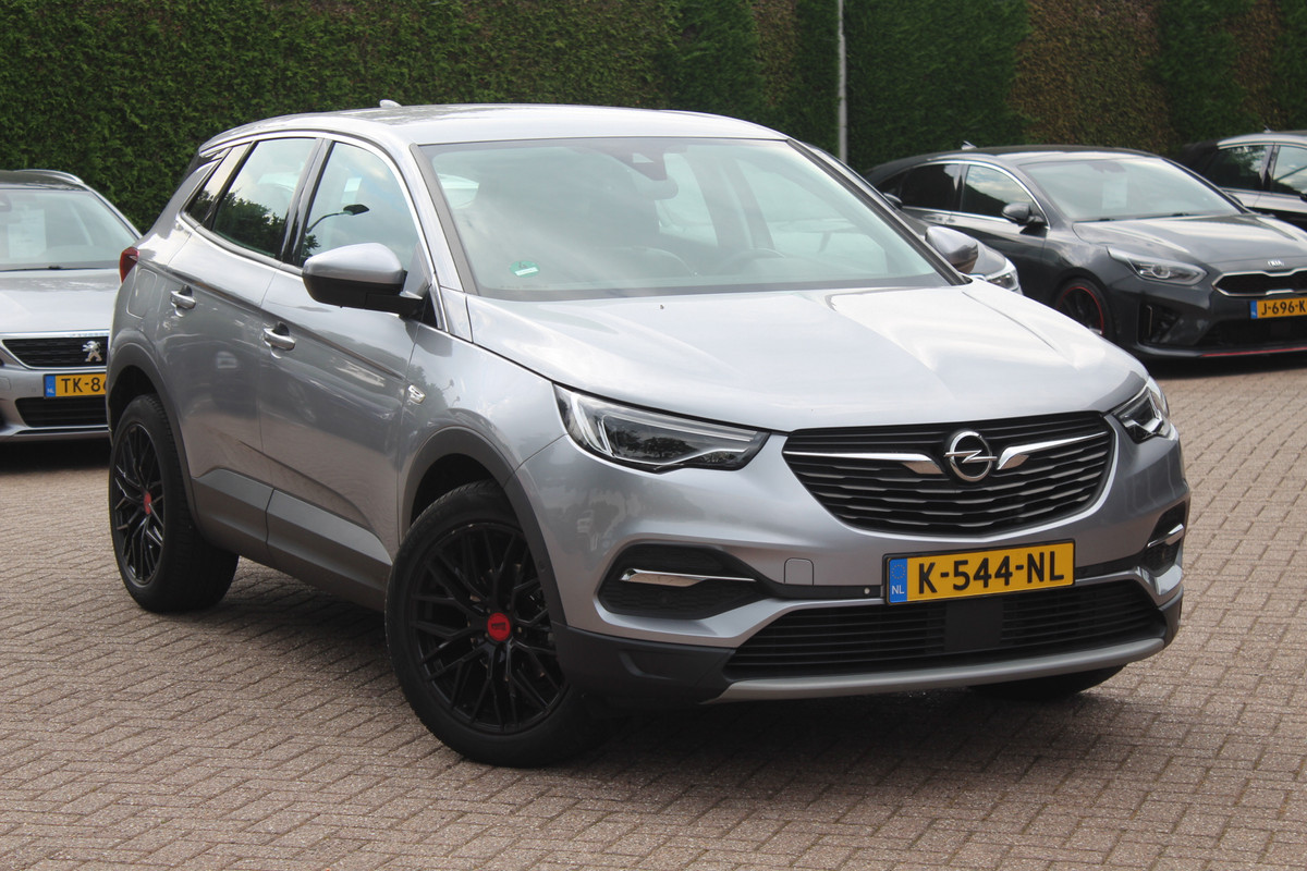 Opel Grandland X 1.2 Turbo Edition / Camera / Apple CarPlay / Keyless / 18'' / Stuurverwarming / Stoelverwarming / DAB / Elektr. achterklep / Cruise Control Opel Grandland X 1.2 Turbo Edition / Camera / Apple CarPlay / Keyless / 18'' / Stuurverwarming / Stoelverwarming / DAB / Elektr. achterklep / Cruise Control