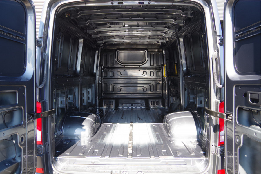 Volkswagen Crafter 50 2.0 TDI L3H2 (L2H1) B-RIJBEWIJS 177PK AUT. 3.5T TREKGEW. DUBBEL LUCHT, CAMERA, NAVI, CRUISE, AIRCO, STOELVERWARMING, DUBBEL L