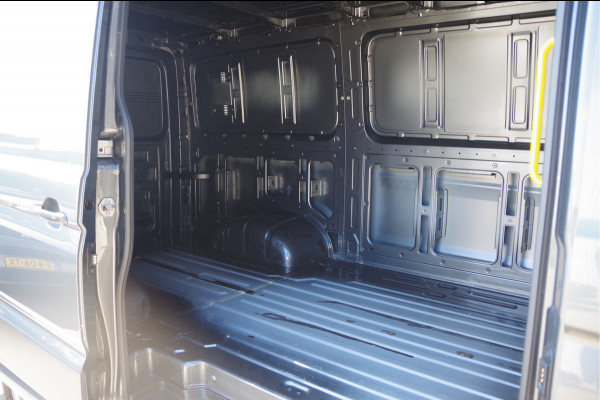 Volkswagen Crafter 50 2.0 TDI L3H2 (L2H1) B-RIJBEWIJS 177PK AUT. 3.5T TREKGEW. DUBBEL LUCHT, CAMERA, NAVI, CRUISE, AIRCO, STOELVERWARMING, DUBBEL L