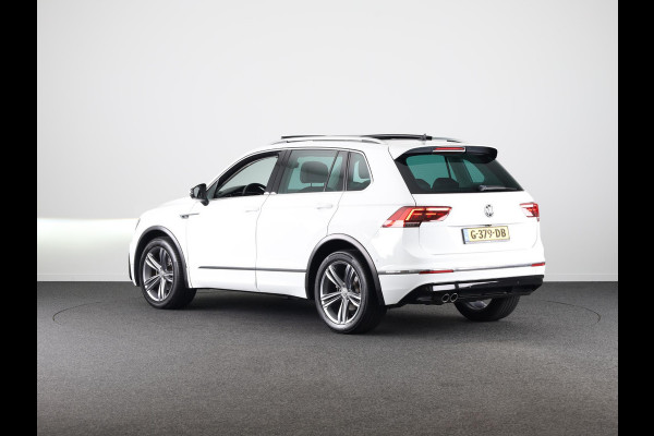 Volkswagen Tiguan 1.5 TSI ACT Highline 150PK | Automaat (DSG) | R-Line | Panoramadak | Leder interieur | Camera | Digitaal dashboard