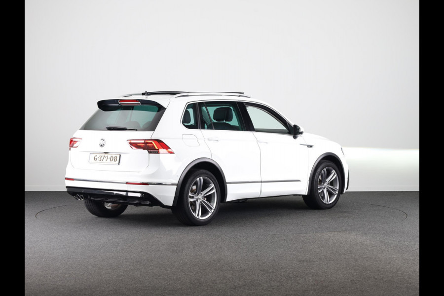 Volkswagen Tiguan 1.5 TSI ACT Highline 150PK | Automaat (DSG) | R-Line | Panoramadak | Leder interieur | Camera | Digitaal dashboard
