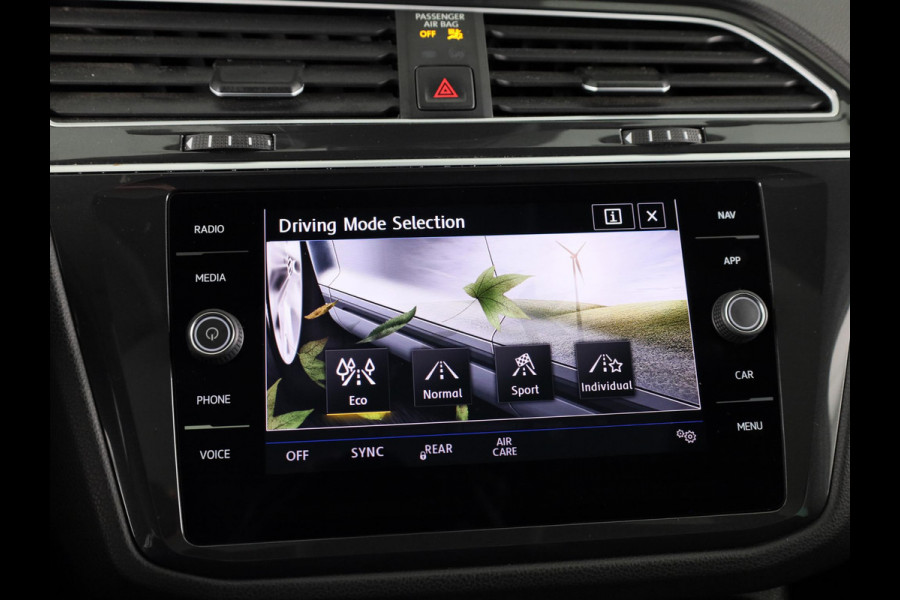 Volkswagen Tiguan 1.5 TSI ACT Highline 150PK | Automaat (DSG) | R-Line | Panoramadak | Leder interieur | Camera | Digitaal dashboard
