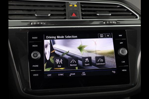 Volkswagen Tiguan 1.5 TSI ACT Highline 150PK | Automaat (DSG) | R-Line | Panoramadak | Leder interieur | Camera | Digitaal dashboard