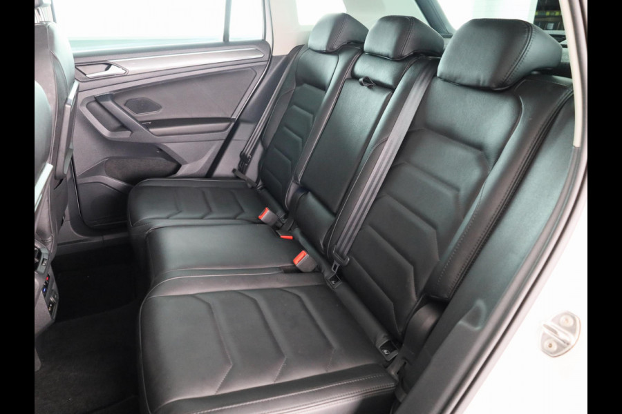 Volkswagen Tiguan 1.5 TSI ACT Highline 150PK | Automaat (DSG) | R-Line | Panoramadak | Leder interieur | Camera | Digitaal dashboard