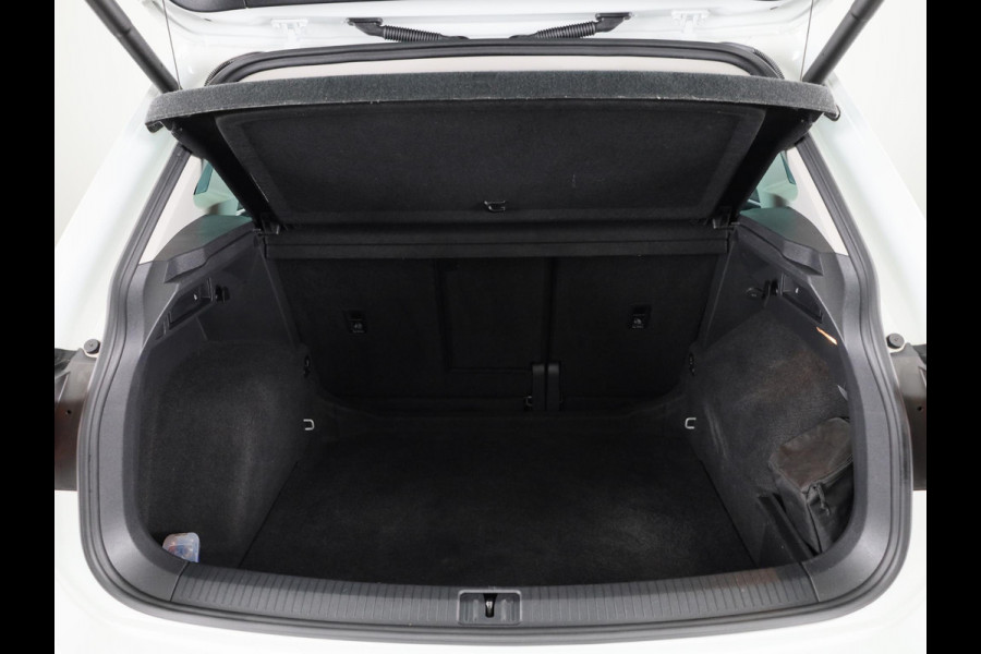 Volkswagen Tiguan 1.5 TSI ACT Highline 150PK | Automaat (DSG) | R-Line | Panoramadak | Leder interieur | Camera | Digitaal dashboard