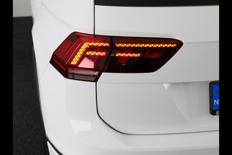 Volkswagen Tiguan 1.5 TSI ACT Highline 150PK | Automaat (DSG) | R-Line | Panoramadak | Leder interieur | Camera | Digitaal dashboard