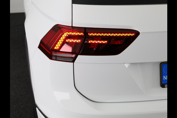 Volkswagen Tiguan 1.5 TSI ACT Highline 150PK | Automaat (DSG) | R-Line | Panoramadak | Leder interieur | Camera | Digitaal dashboard