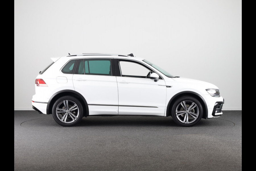 Volkswagen Tiguan 1.5 TSI ACT Highline 150PK | Automaat (DSG) | R-Line | Panoramadak | Leder interieur | Camera | Digitaal dashboard