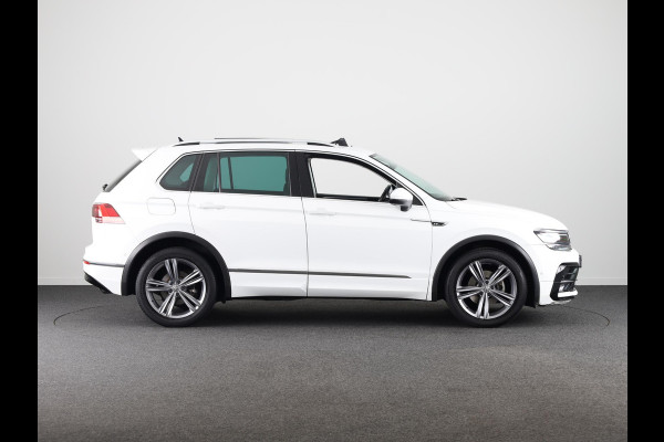 Volkswagen Tiguan 1.5 TSI ACT Highline 150PK | Automaat (DSG) | R-Line | Panoramadak | Leder interieur | Camera | Digitaal dashboard