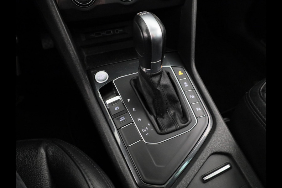 Volkswagen Tiguan 1.5 TSI ACT Highline 150PK | Automaat (DSG) | R-Line | Panoramadak | Leder interieur | Camera | Digitaal dashboard