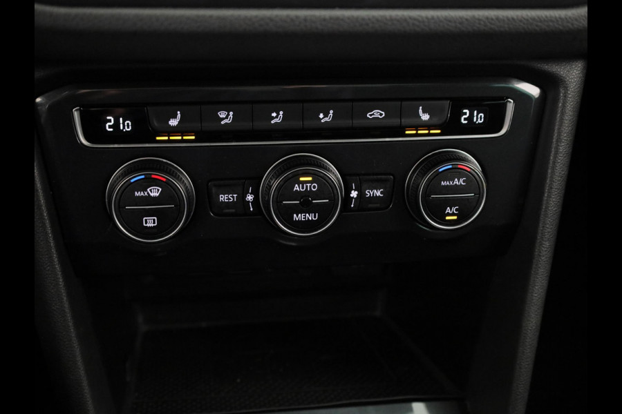 Volkswagen Tiguan 1.5 TSI ACT Highline 150PK | Automaat (DSG) | R-Line | Panoramadak | Leder interieur | Camera | Digitaal dashboard