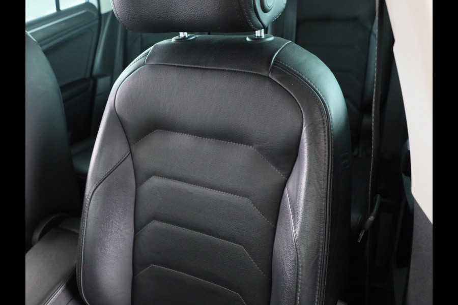Volkswagen Tiguan 1.5 TSI ACT Highline 150PK | Automaat (DSG) | R-Line | Panoramadak | Leder interieur | Camera | Digitaal dashboard