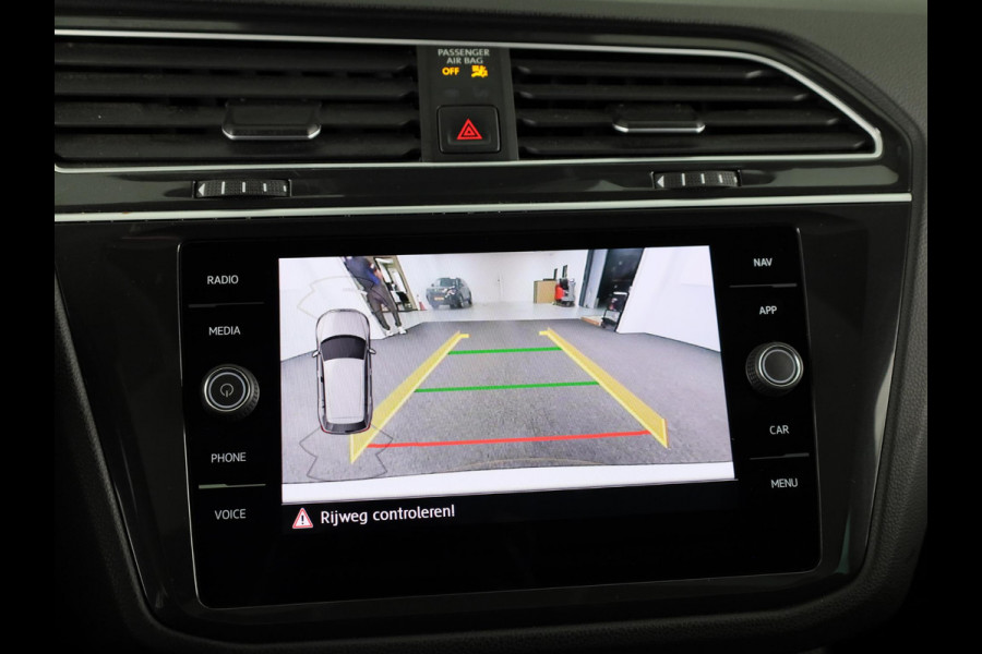 Volkswagen Tiguan 1.5 TSI ACT Highline 150PK | Automaat (DSG) | R-Line | Panoramadak | Leder interieur | Camera | Digitaal dashboard