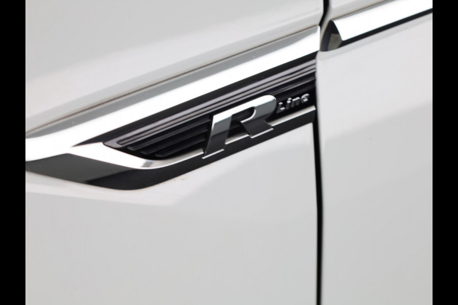 Volkswagen Tiguan 1.5 TSI ACT Highline 150PK | Automaat (DSG) | R-Line | Panoramadak | Leder interieur | Camera | Digitaal dashboard