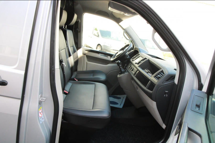 Volkswagen Transporter 2.0 TDI 150PK L1H1 Carplay / Navi / Trekhaak / PDC / 3 zits