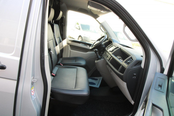 Volkswagen Transporter 2.0 TDI 150PK L1H1 Carplay / Navi / Trekhaak / PDC / 3 zits