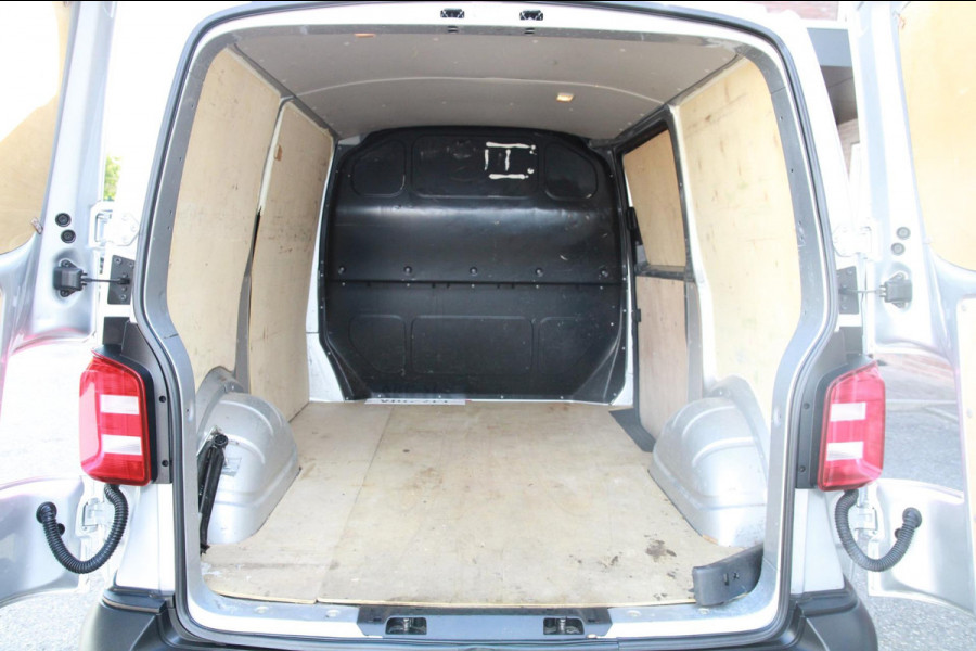 Volkswagen Transporter 2.0 TDI 150PK L1H1 Carplay / Navi / Trekhaak / PDC / 3 zits