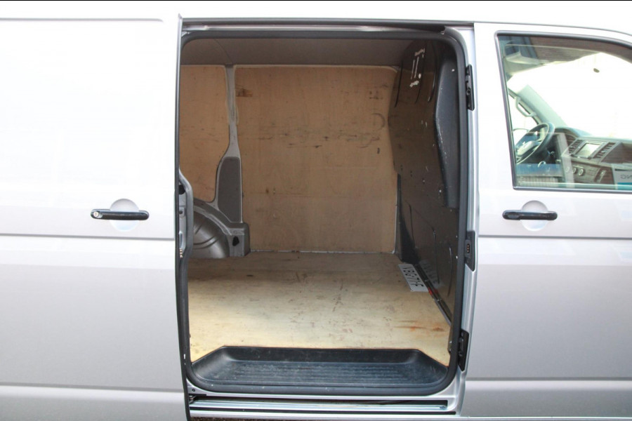 Volkswagen Transporter 2.0 TDI 150PK L1H1 Carplay / Navi / Trekhaak / PDC / 3 zits