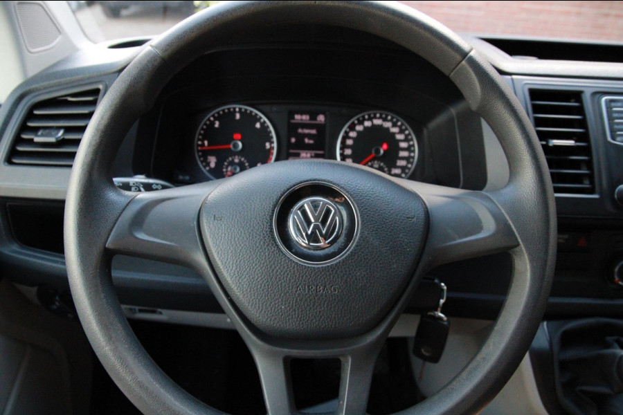 Volkswagen Transporter 2.0 TDI 150PK L1H1 Carplay / Navi / Trekhaak / PDC / 3 zits