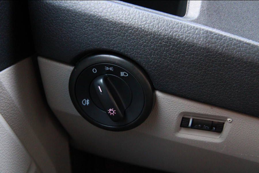 Volkswagen Transporter 2.0 TDI 150PK L1H1 Carplay / Navi / Trekhaak / PDC / 3 zits