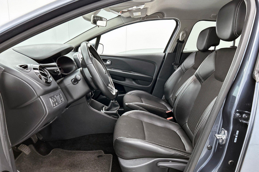 Renault Clio Estate 0.9 TCe Intens(Goed OnderH, Navi, Parkeersensoren, Cruise Con, Climate Con, Etc)