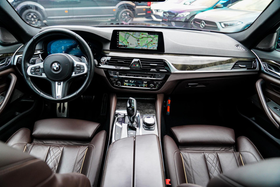 BMW 5 Serie 540i xDrive High Executive | M-pakket | Schuif/kanteldak | Adaptieve Cruise | Nappa | Camera | Stoel + Stuurverwarming