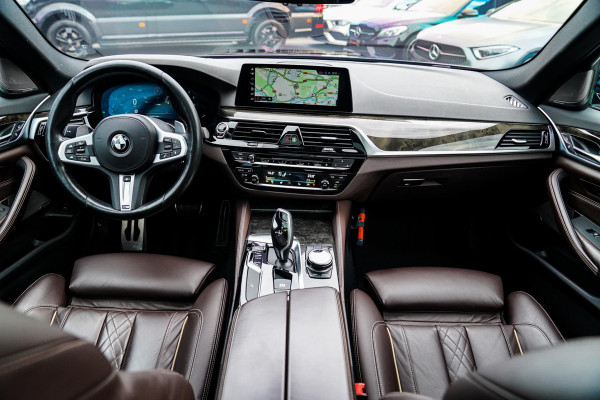 BMW 5 Serie 540i xDrive High Executive | M-pakket | Schuif/kanteldak | Adaptieve Cruise | Nappa | Camera | Stoel + Stuurverwarming
