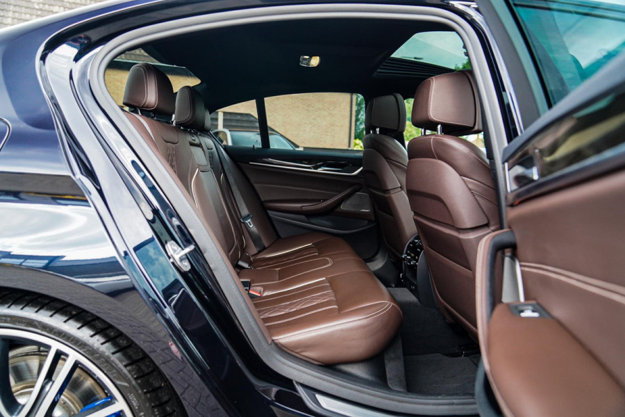 BMW 5 Serie 540i xDrive High Executive | M-pakket | Schuif/kanteldak | Adaptieve Cruise | Nappa | Camera | Stoel + Stuurverwarming