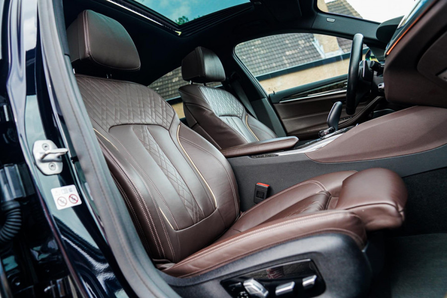 BMW 5 Serie 540i xDrive High Executive | M-pakket | Schuif/kanteldak | Adaptieve Cruise | Nappa | Camera | Stoel + Stuurverwarming