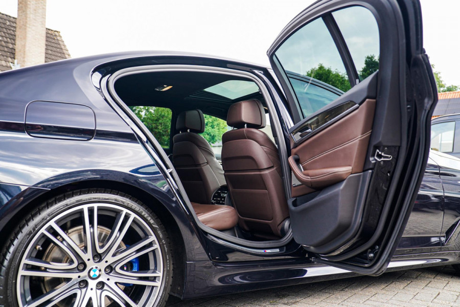 BMW 5 Serie 540i xDrive High Executive | M-pakket | Schuif/kanteldak | Adaptieve Cruise | Nappa | Camera | Stoel + Stuurverwarming