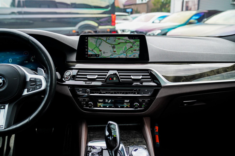 BMW 5 Serie 540i xDrive High Executive | M-pakket | Schuif/kanteldak | Adaptieve Cruise | Nappa | Camera | Stoel + Stuurverwarming