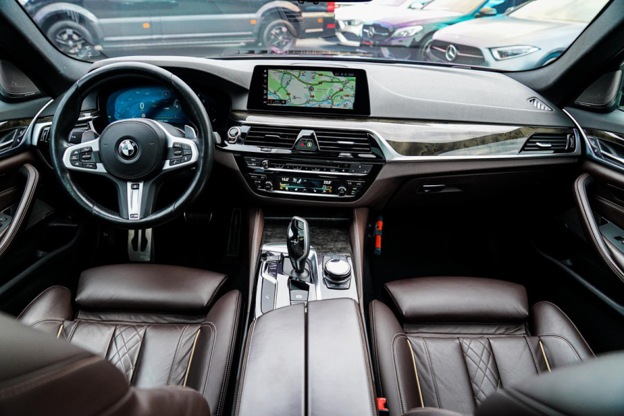 BMW 5 Serie 540i xDrive High Executive | M-pakket | Schuif/kanteldak | Adaptieve Cruise | Nappa | Camera | Stoel + Stuurverwarming