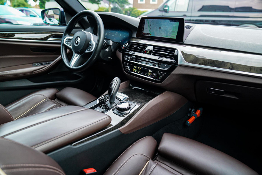 BMW 5 Serie 540i xDrive High Executive | M-pakket | Schuif/kanteldak | Adaptieve Cruise | Nappa | Camera | Stoel + Stuurverwarming