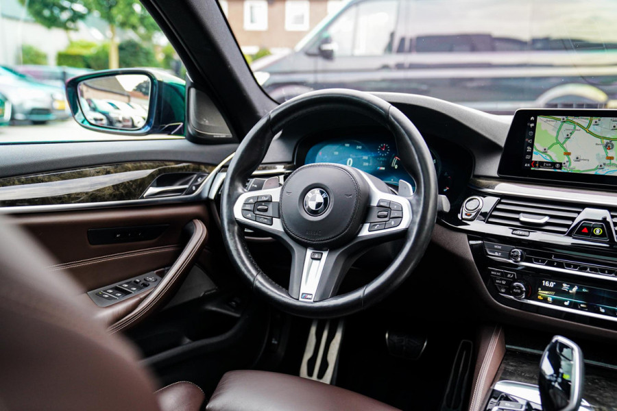 BMW 5 Serie 540i xDrive High Executive | M-pakket | Schuif/kanteldak | Adaptieve Cruise | Nappa | Camera | Stoel + Stuurverwarming