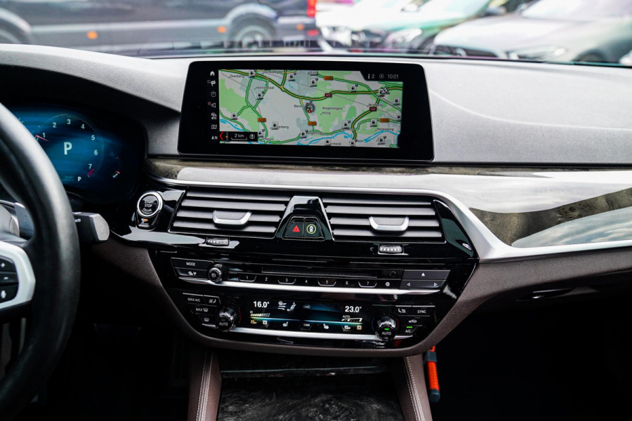 BMW 5 Serie 540i xDrive High Executive | M-pakket | Schuif/kanteldak | Adaptieve Cruise | Nappa | Camera | Stoel + Stuurverwarming