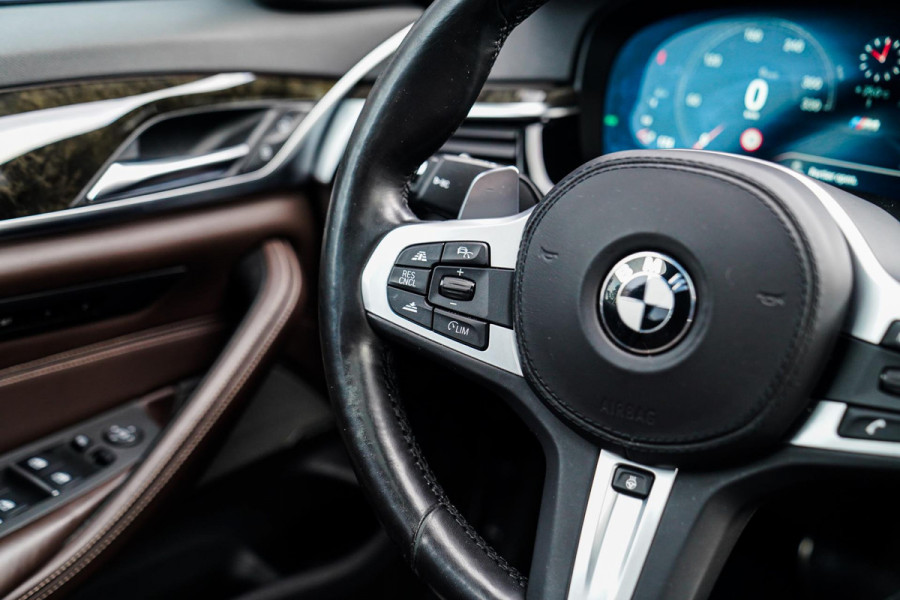 BMW 5 Serie 540i xDrive High Executive | M-pakket | Schuif/kanteldak | Adaptieve Cruise | Nappa | Camera | Stoel + Stuurverwarming