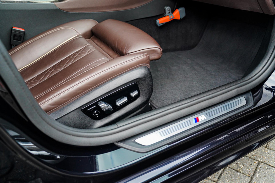 BMW 5 Serie 540i xDrive High Executive | M-pakket | Schuif/kanteldak | Adaptieve Cruise | Nappa | Camera | Stoel + Stuurverwarming