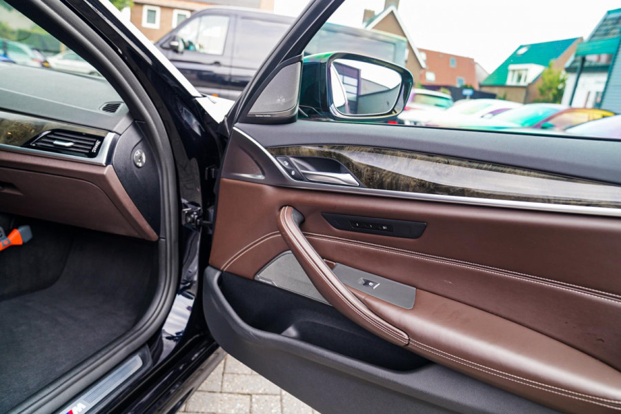 BMW 5 Serie 540i xDrive High Executive | M-pakket | Schuif/kanteldak | Adaptieve Cruise | Nappa | Camera | Stoel + Stuurverwarming
