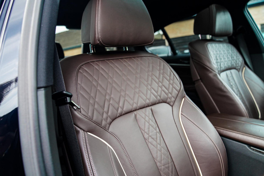 BMW 5 Serie 540i xDrive High Executive | M-pakket | Schuif/kanteldak | Adaptieve Cruise | Nappa | Camera | Stoel + Stuurverwarming