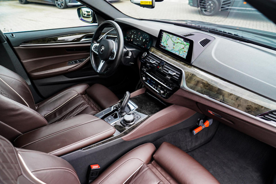 BMW 5 Serie 540i xDrive High Executive | M-pakket | Schuif/kanteldak | Adaptieve Cruise | Nappa | Camera | Stoel + Stuurverwarming