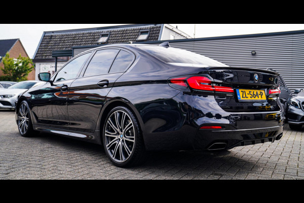 BMW 5 Serie 540i xDrive High Executive | M-pakket | Schuif/kanteldak | Adaptieve Cruise | Nappa | Camera | Stoel + Stuurverwarming