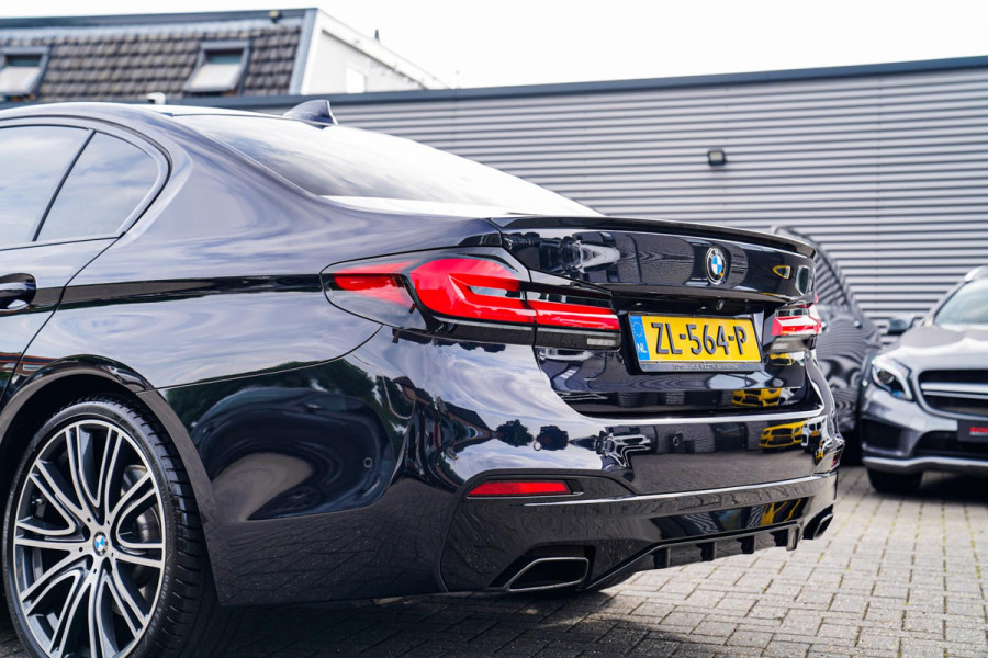 BMW 5 Serie 540i xDrive High Executive | M-pakket | Schuif/kanteldak | Adaptieve Cruise | Nappa | Camera | Stoel + Stuurverwarming